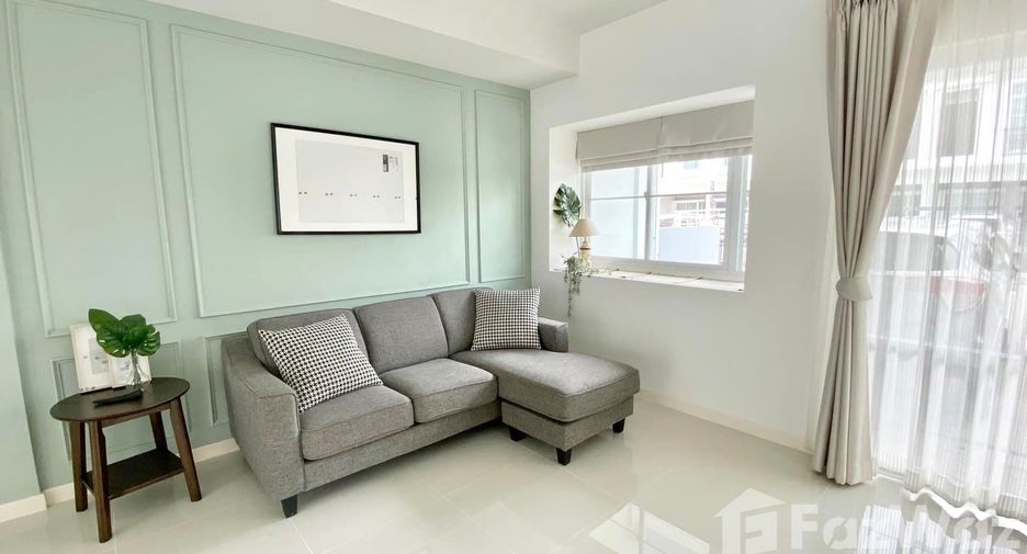For rent 3 bedrooms townhouse in Prawet, Bangkok