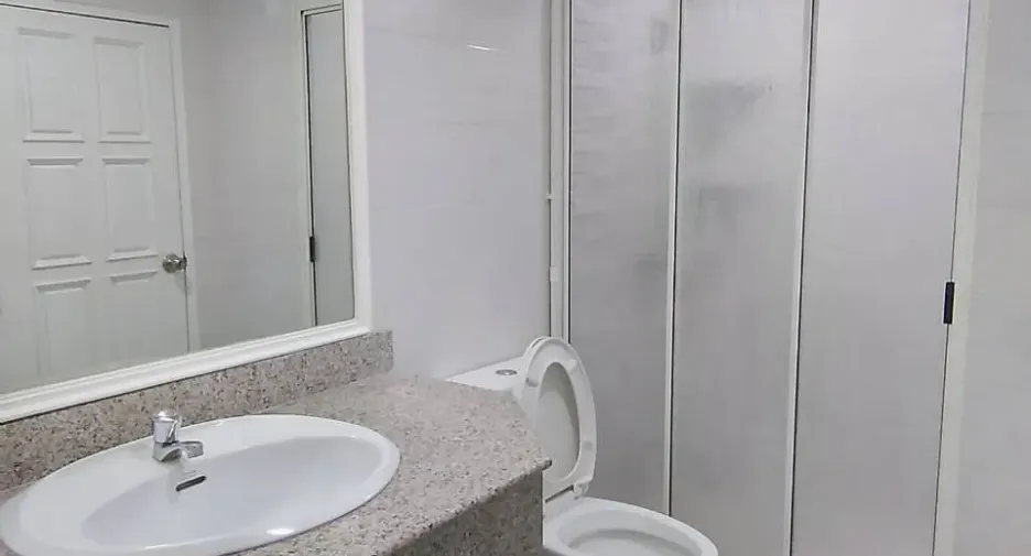 Wohnung zur Miete mit 2 Zimmer in Watthana, Bangkok