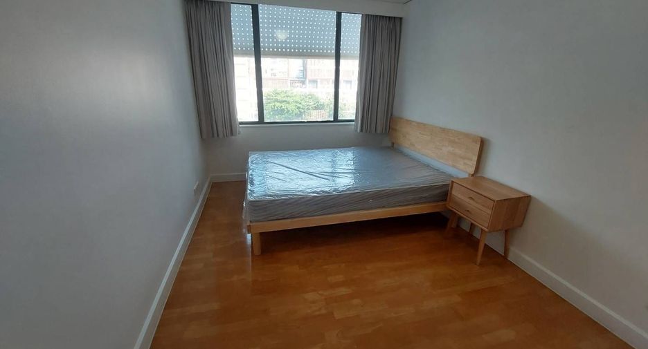 For rent 3 bedrooms apartment in Sathon, Bangkok