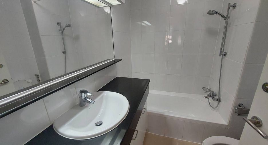 For rent 3 bedrooms apartment in Sathon, Bangkok