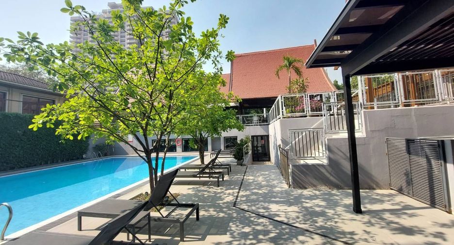 For rent 3 bedrooms apartment in Sathon, Bangkok