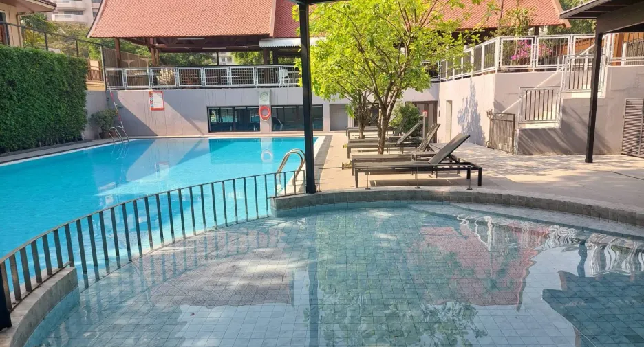 For rent 3 bedrooms apartment in Sathon, Bangkok