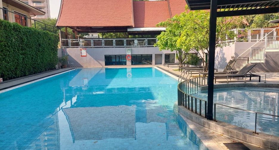 For rent 3 bedrooms apartment in Sathon, Bangkok