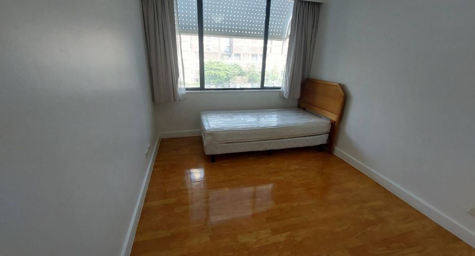 For rent 3 bedrooms apartment in Sathon, Bangkok