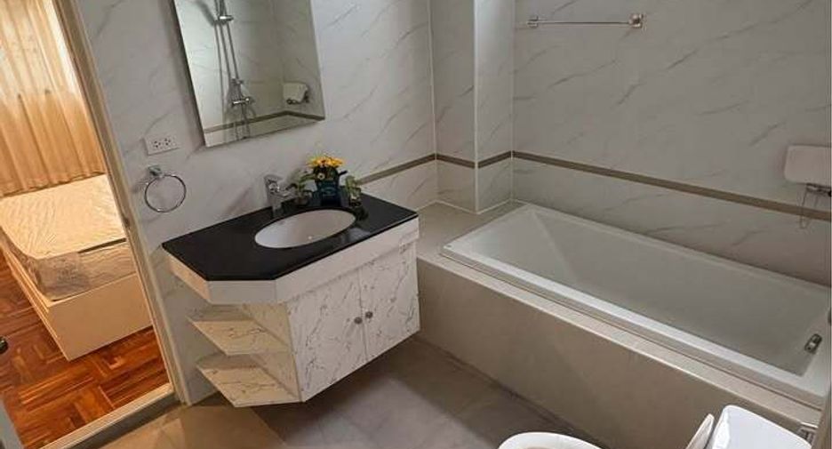 For rent 3 bedrooms condo in Khlong Toei, Bangkok