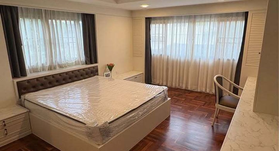 For rent 3 bedrooms condo in Khlong Toei, Bangkok