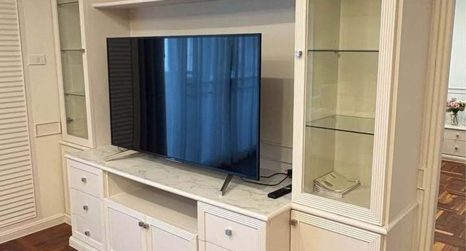 For rent 3 bedrooms condo in Khlong Toei, Bangkok