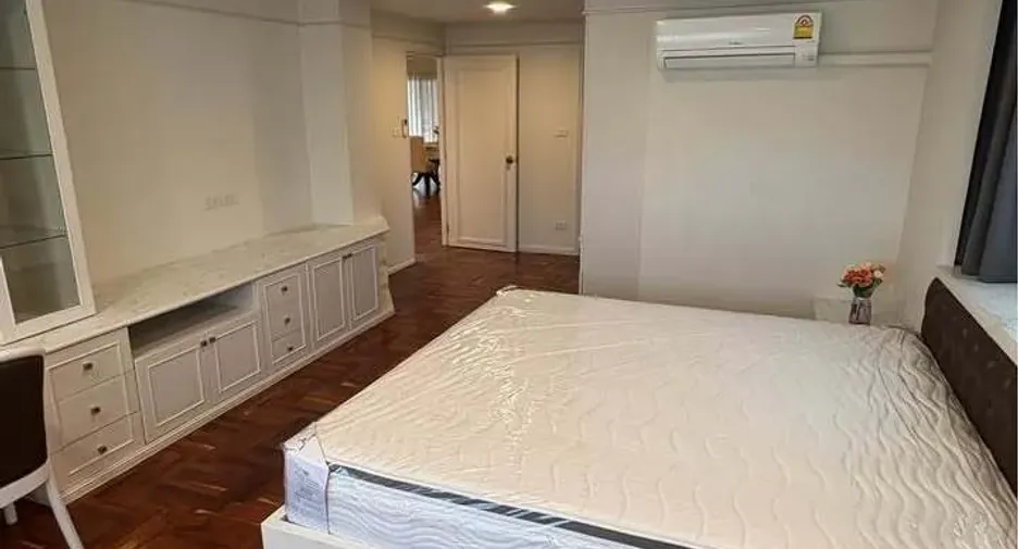 For rent 3 bedrooms condo in Khlong Toei, Bangkok