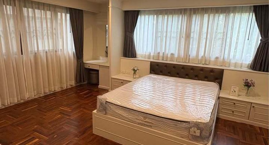 For rent 3 bedrooms condo in Khlong Toei, Bangkok
