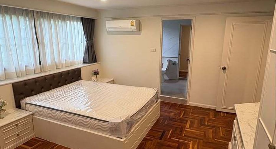 For rent 3 bedrooms condo in Khlong Toei, Bangkok