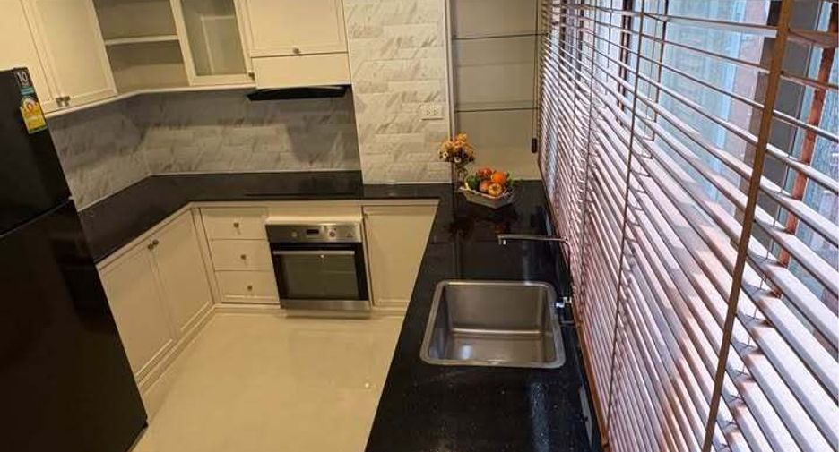For rent 3 bedrooms condo in Khlong Toei, Bangkok
