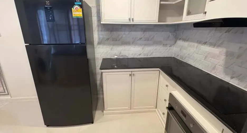 For rent 3 bedrooms condo in Khlong Toei, Bangkok