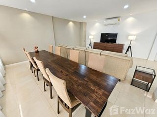 For rent 4 bedrooms townhouse in Yan Nawa, Bangkok