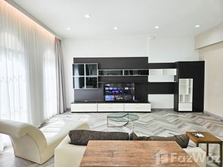 For rent 4 bedrooms townhouse in Yan Nawa, Bangkok