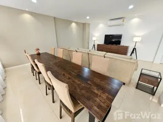 For rent 4 bedrooms townhouse in Yan Nawa, Bangkok