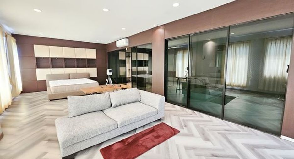 Reihenhaus zur Miete mit 4 Zimmer in Yan Nawa, Bangkok
