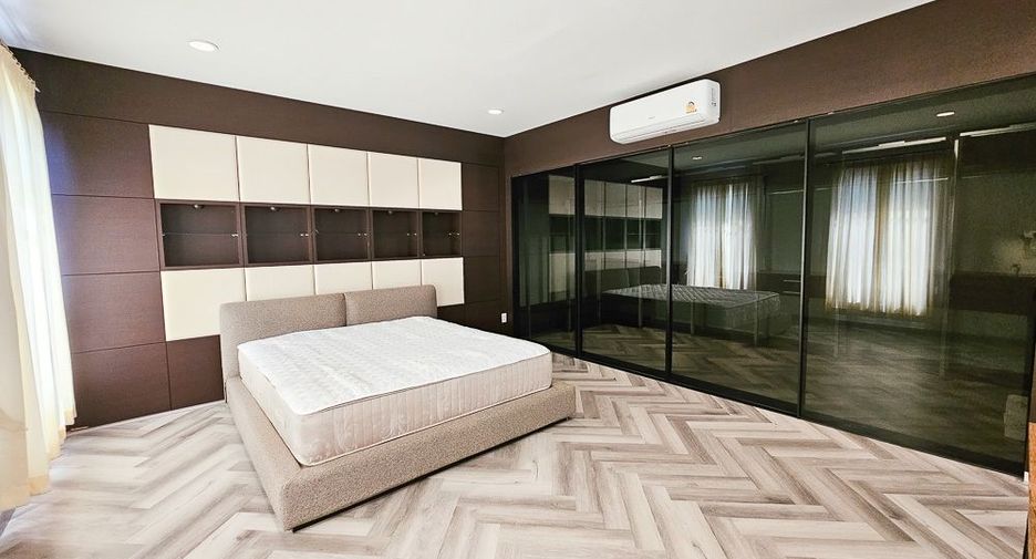 Reihenhaus zur Miete mit 4 Zimmer in Yan Nawa, Bangkok