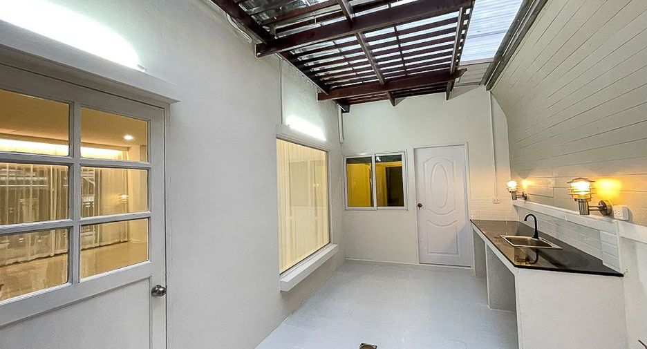 Reihenhaus zur Miete mit 4 Zimmer in Yan Nawa, Bangkok