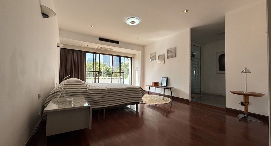 Casa adosada en alquiler de 3 habitaciones en Watthana, Bangkok