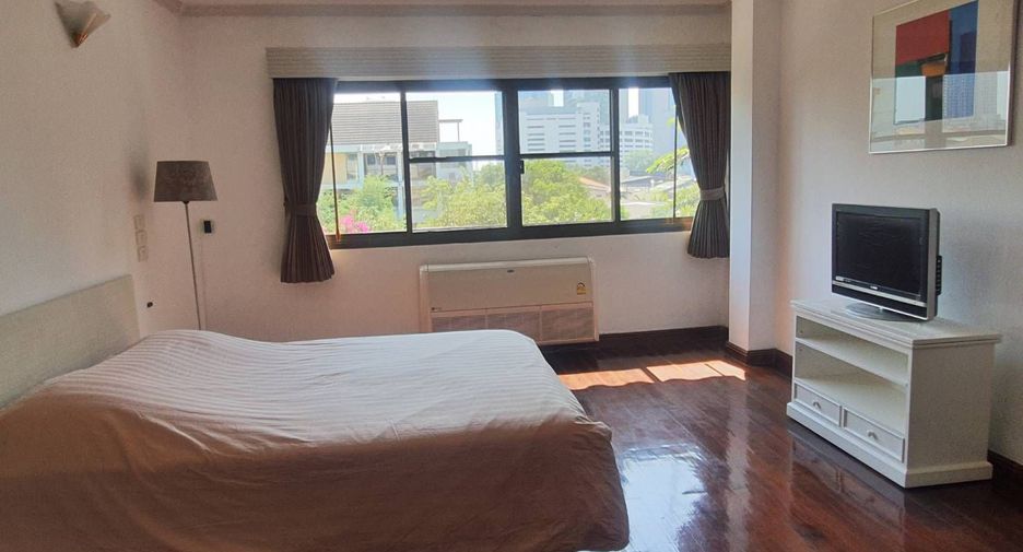 Casa adosada en alquiler de 3 habitaciones en Watthana, Bangkok