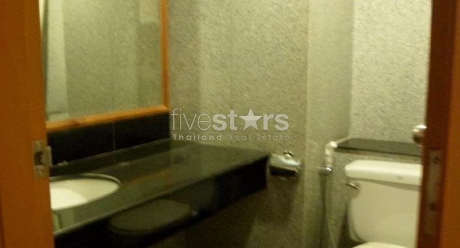 For rent 2 bedrooms condo in Pathum Wan, Bangkok