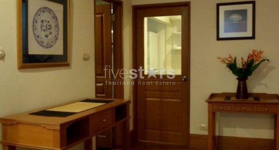 For rent 2 bedrooms condo in Pathum Wan, Bangkok