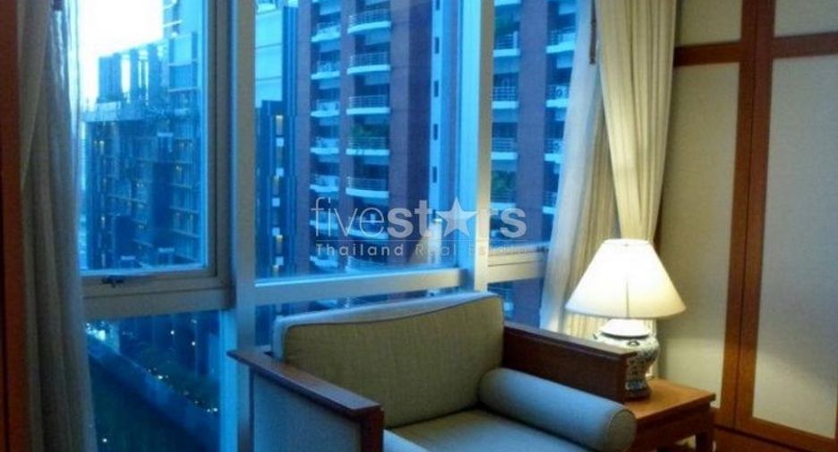 For rent 2 bedrooms condo in Pathum Wan, Bangkok