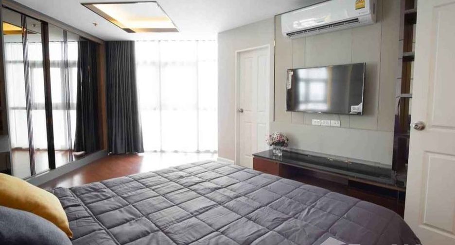 À louer 3 chambres condo à Huai Khwang, Bangkok