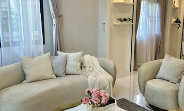 Casa adosada en alquiler de 4 habitaciones en Bang Phli, Samut Prakan