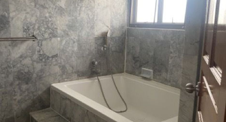 Аренда 3 спальни кондо в Щаттхана, Бангкок