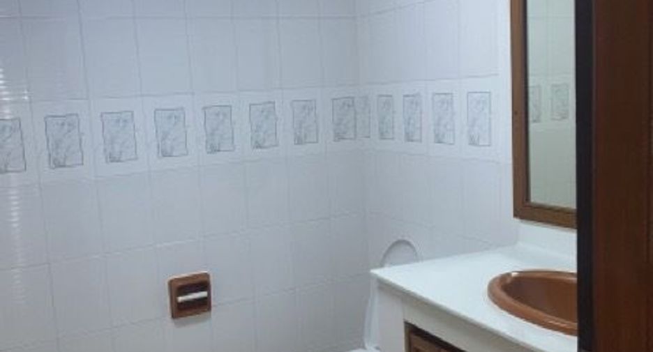 Аренда 3 спальни кондо в Щаттхана, Бангкок
