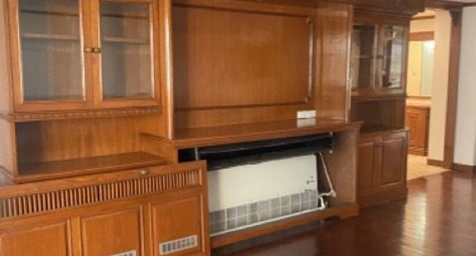 Аренда 3 спальни кондо в Щаттхана, Бангкок