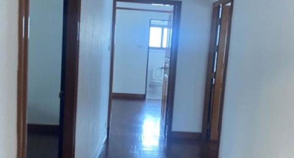 Аренда 3 спальни кондо в Щаттхана, Бангкок