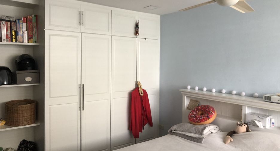 For rent 3 bedrooms condo in Watthana, Bangkok