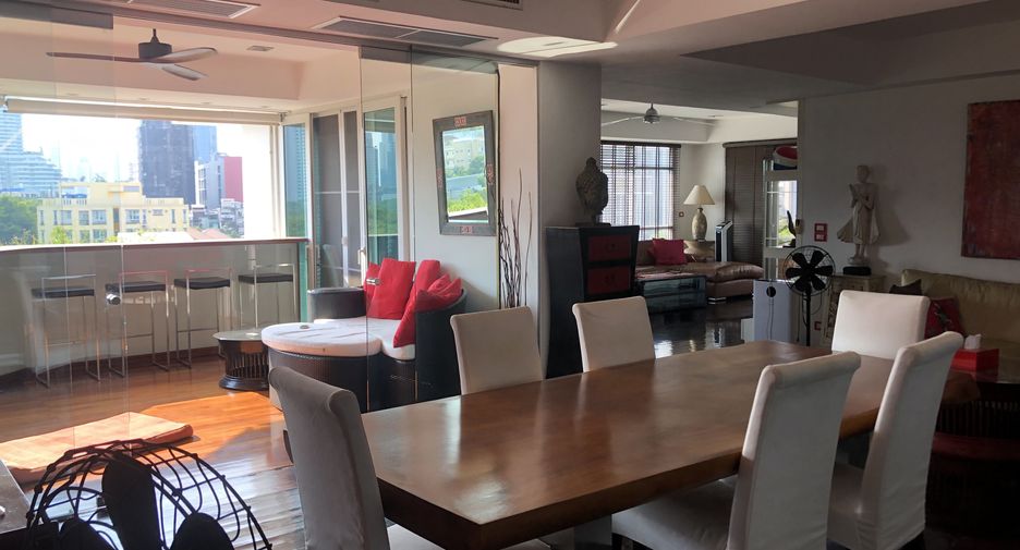 For rent 3 bedrooms condo in Watthana, Bangkok