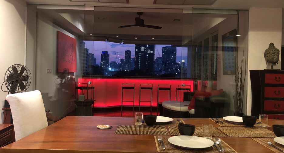 For rent 3 bedrooms condo in Watthana, Bangkok
