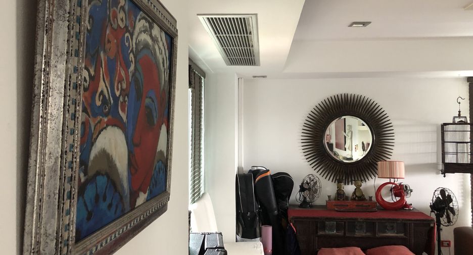 For rent 3 bedrooms condo in Watthana, Bangkok