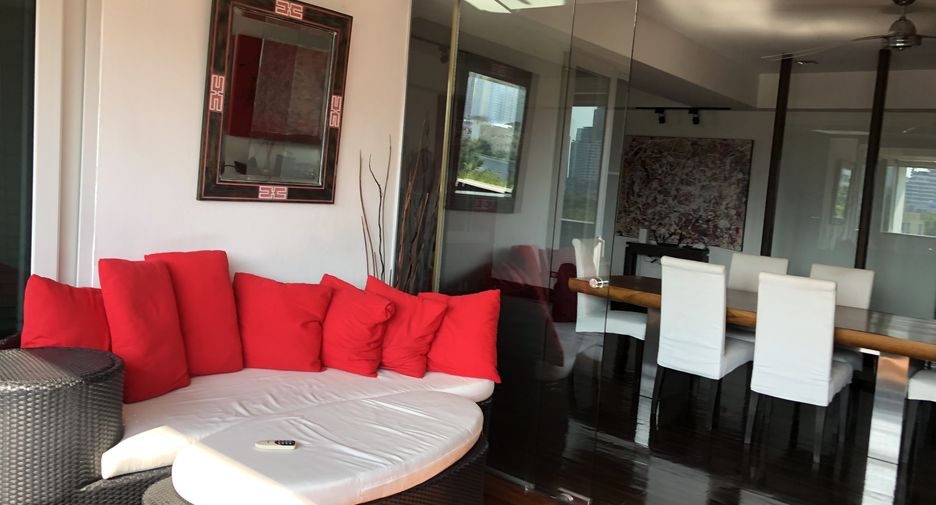 For rent 3 bedrooms condo in Watthana, Bangkok