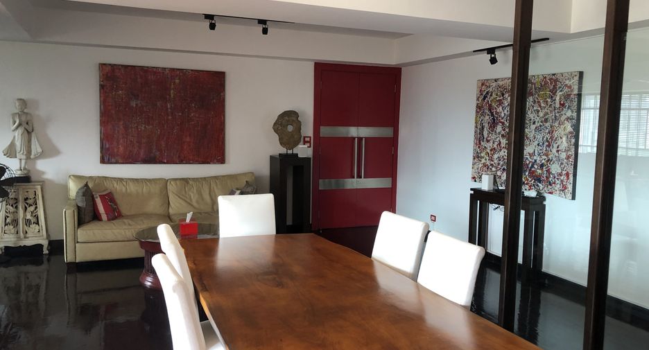 For rent 3 bedrooms condo in Watthana, Bangkok