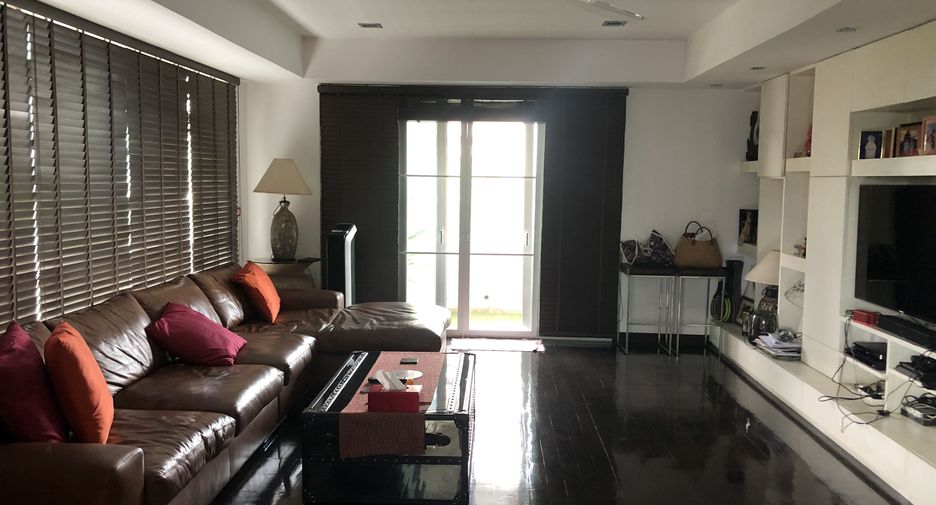 For rent 3 bedrooms condo in Watthana, Bangkok