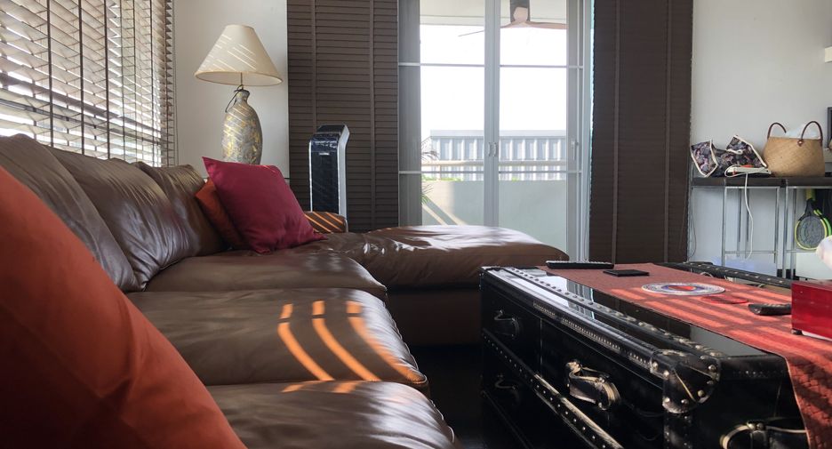 For rent 3 bedrooms condo in Watthana, Bangkok