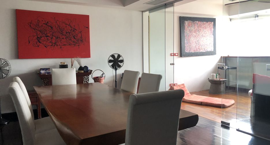 For rent 3 bedrooms condo in Watthana, Bangkok