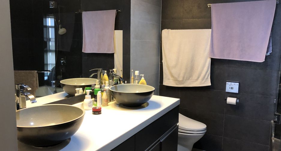 For rent 3 bedrooms condo in Watthana, Bangkok