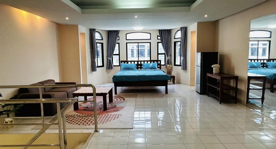For rent 3 bedrooms townhouse in Watthana, Bangkok