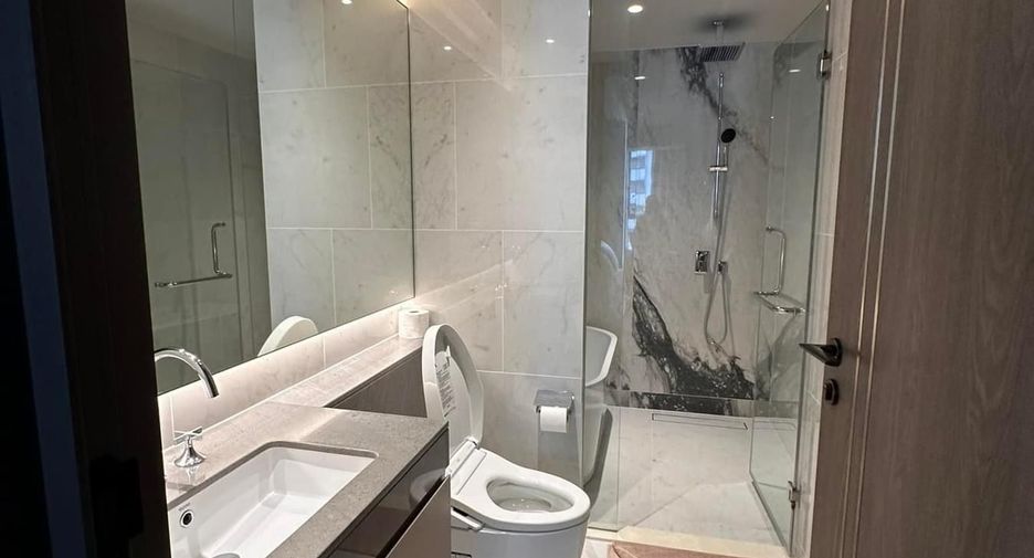 For rent 2 bedrooms condo in Pathum Wan, Bangkok