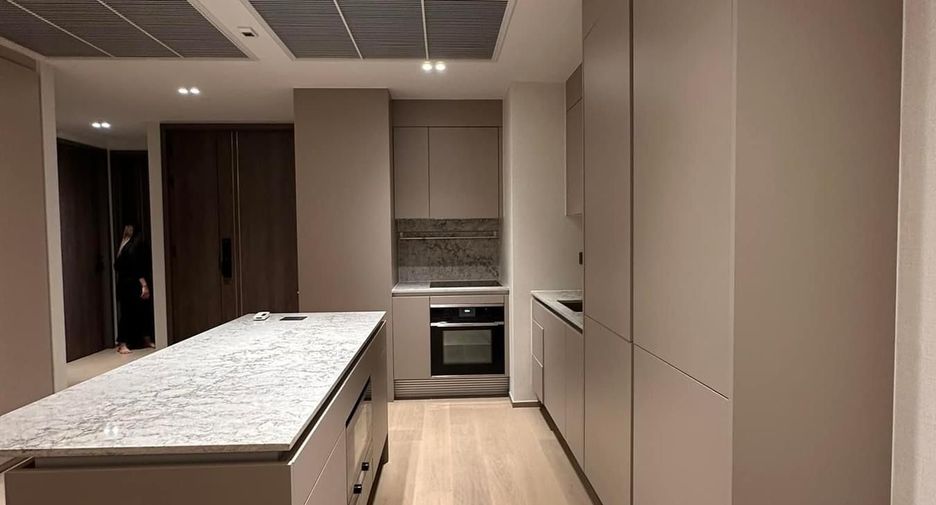 For rent 2 bedrooms condo in Pathum Wan, Bangkok