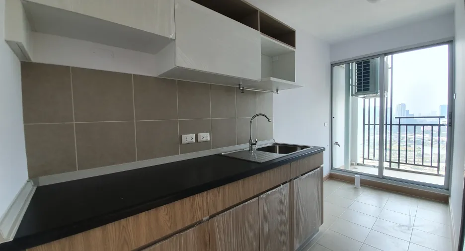 For rent 2 bedrooms condo in Huai Khwang, Bangkok