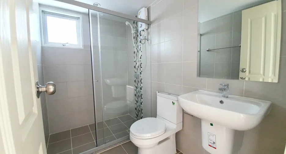 For rent 2 ベッドルーム condo in Huai Khwang, Bangkok
