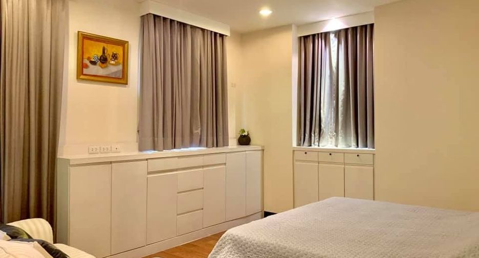 For rent 2 bedrooms condo in Pathum Wan, Bangkok