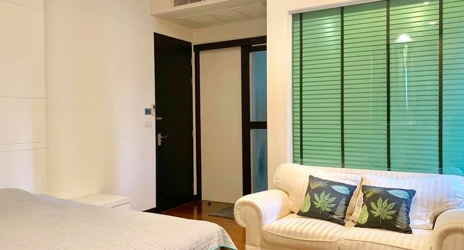 For rent 2 bedrooms condo in Pathum Wan, Bangkok